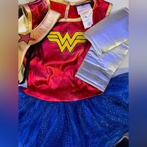 Girls Wonder Woman tutu Halloween Costume. Size small 4-6.